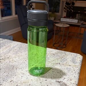 YETI Yonder 750 ML Green Bottle w chug cap
